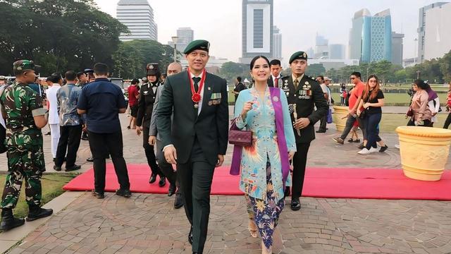 Annisa Pohan tampil menawan dan mencuri perhatian di HUT TNI Ke-79 (Instagram/@agusyudhoyono dan @annisayudhoyono)