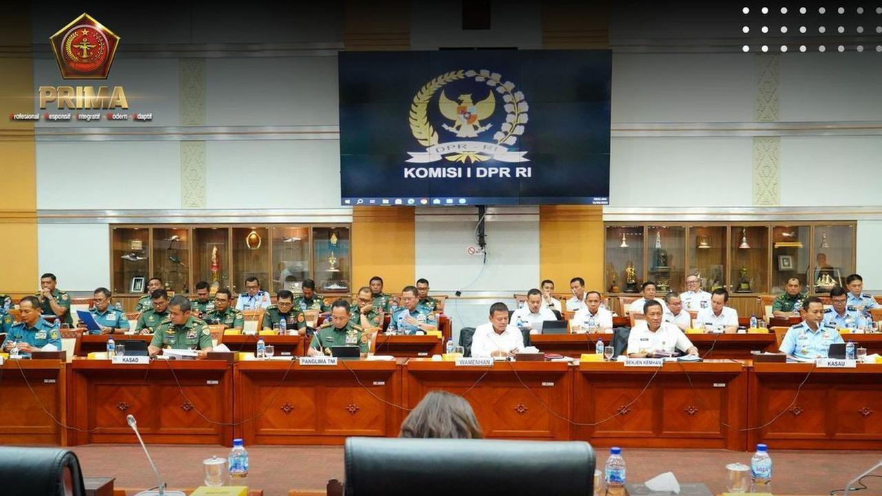 Tidak sendiri, Agus Subiyanto tampak didampingi oleh Wamenhan M. Herindra, Kasad Jenderal TNI Maruli Simanjuntak, Kasau Marsekal TNI Mohamad Tonny Harjono, Wakasal Laksdya TNI Erwin S. Aldedharma serta para pejabat utama Kemhan dan Mabes TNI.<br>