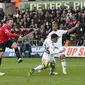 Manchester United ditekuk Swansea City dengan skor 1-2 di Liberty Stadium, Sabtu (21/2/2015) malam WIB.