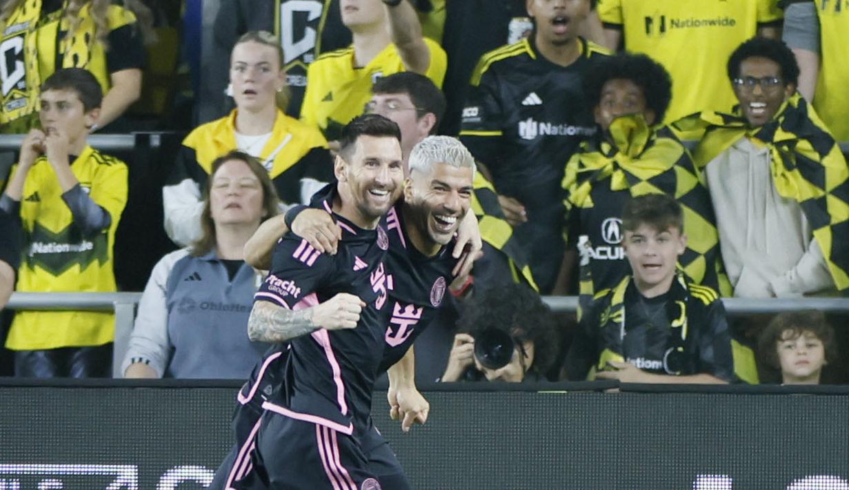 Di klasemen keseluruhan, Messi dkk juga masih unggul dari pemuncak klasemen wakil wilayah barat, LA Galaxy, yang mengemas 58 poin. Hasil ini membuat Inter Miami meraih gelar Supporter Shield lantaran juara musim reguler MLS. (AP Photo/Jay LaPrete)