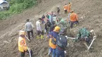Dalam foto yang dirilis Badan Nasional Pencarian dan Pertolongan (BASARNAS), tim penyelamat mencari korban selamat di sebuah desa yang terkena tanah longsor di Kabupaten Tana Toraja, Sulawesi Selatan, Senin (15/4/2024). (National Search and Rescue Agency via AP)