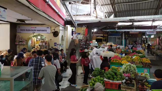 Foto: La'eeb Curi Perhatian Warga Solo saat Kunjungi Pasar Gede dan Kompleks Keraton Kasunanan