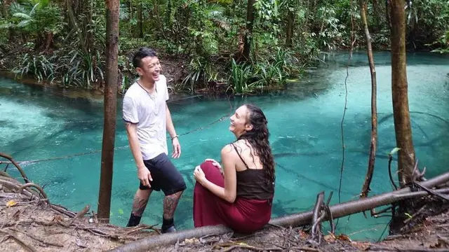 Dimas Anggara dan Nadine Chandrawinata