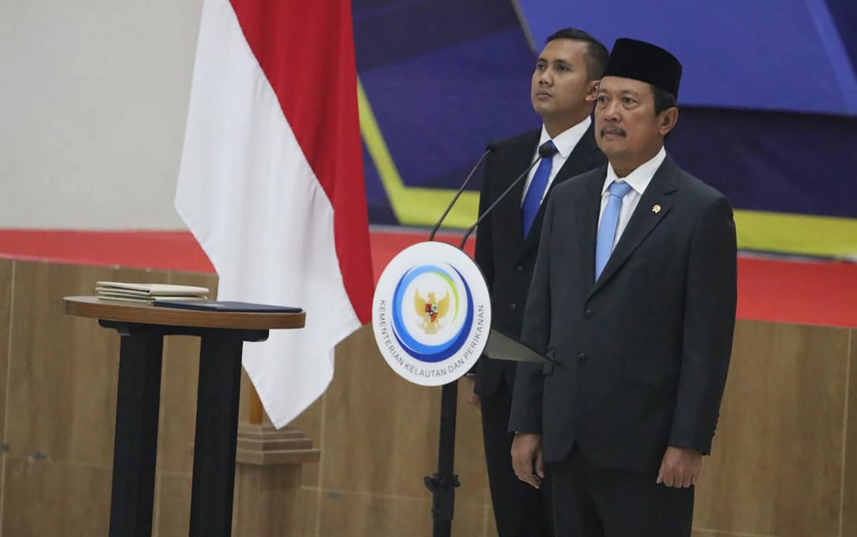 FOTO: Menteri KKP Pingsan saat Upacara Pelepasan Korban Kecelakaan ATR 42-500