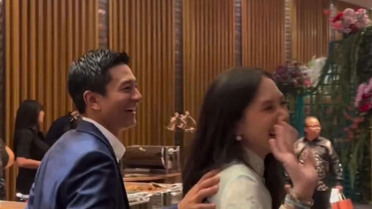 Beberapa fans Rio merasa sedih karena sang pebalap punya kekasih, sementara yang lain merayakan kebahagiaan atas pasangan yang cantik dan cocok.