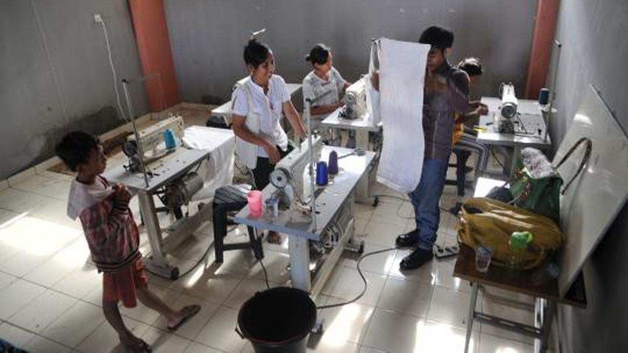 Aktivitas warga korban banjir di Rusun Marunda
