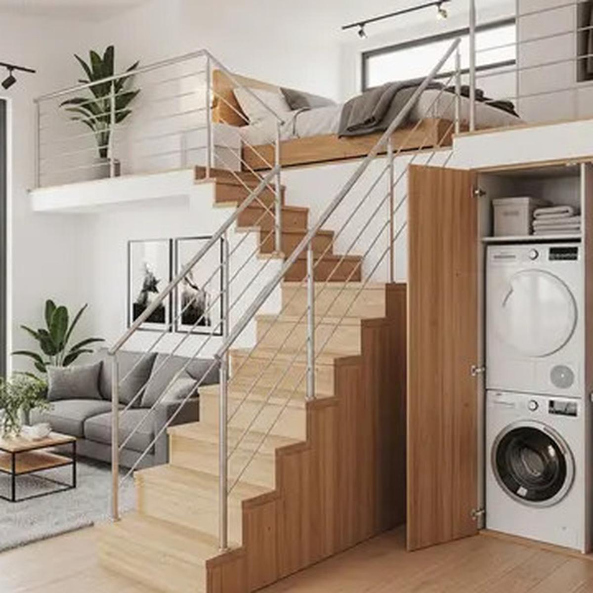 Desain Rumah Kecil Mezzanine dengan Area Laundry Tersembunyi di Bawah Tangga, Hemat Ruang & Rapi