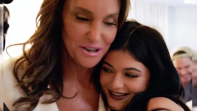 [Bintang] Caitlyn Jenner - Kylie Jenner