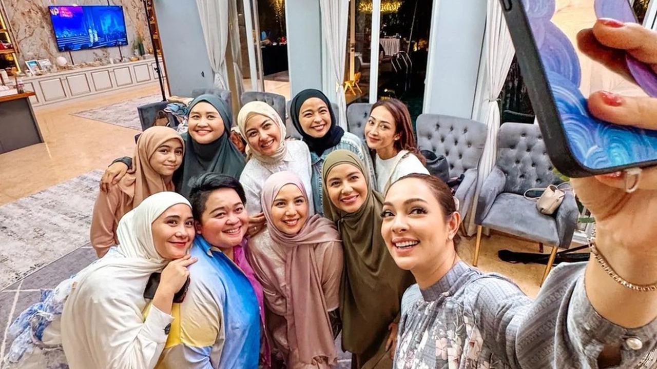 Penampilan Sienna Menarik Perhatian