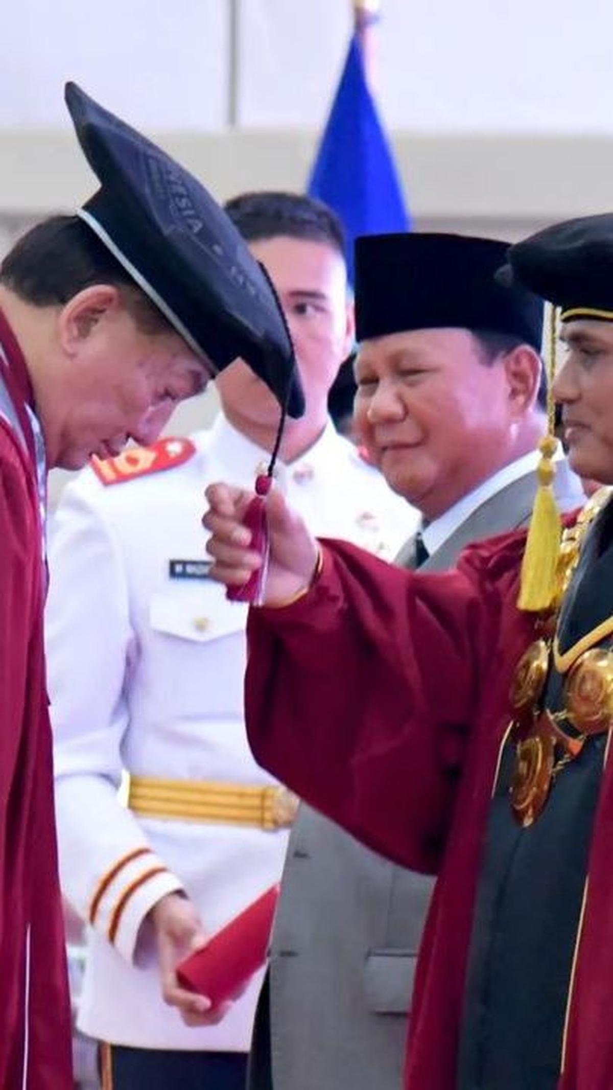 Mantan Wakil Menteri Pertahanan<br>periode 2010-2014 itu diwisuda program doktor.<br>