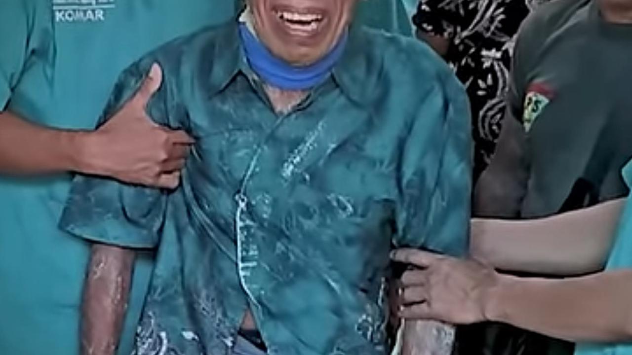 Alhamdulillah, Kondisi Pak Tarno Sudah Bisa Tersenyum dan Berjalan Naik Tangga