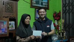 Suhandy bersama Ibu Aisyah. (Liputan6.com/ Dok Ist)