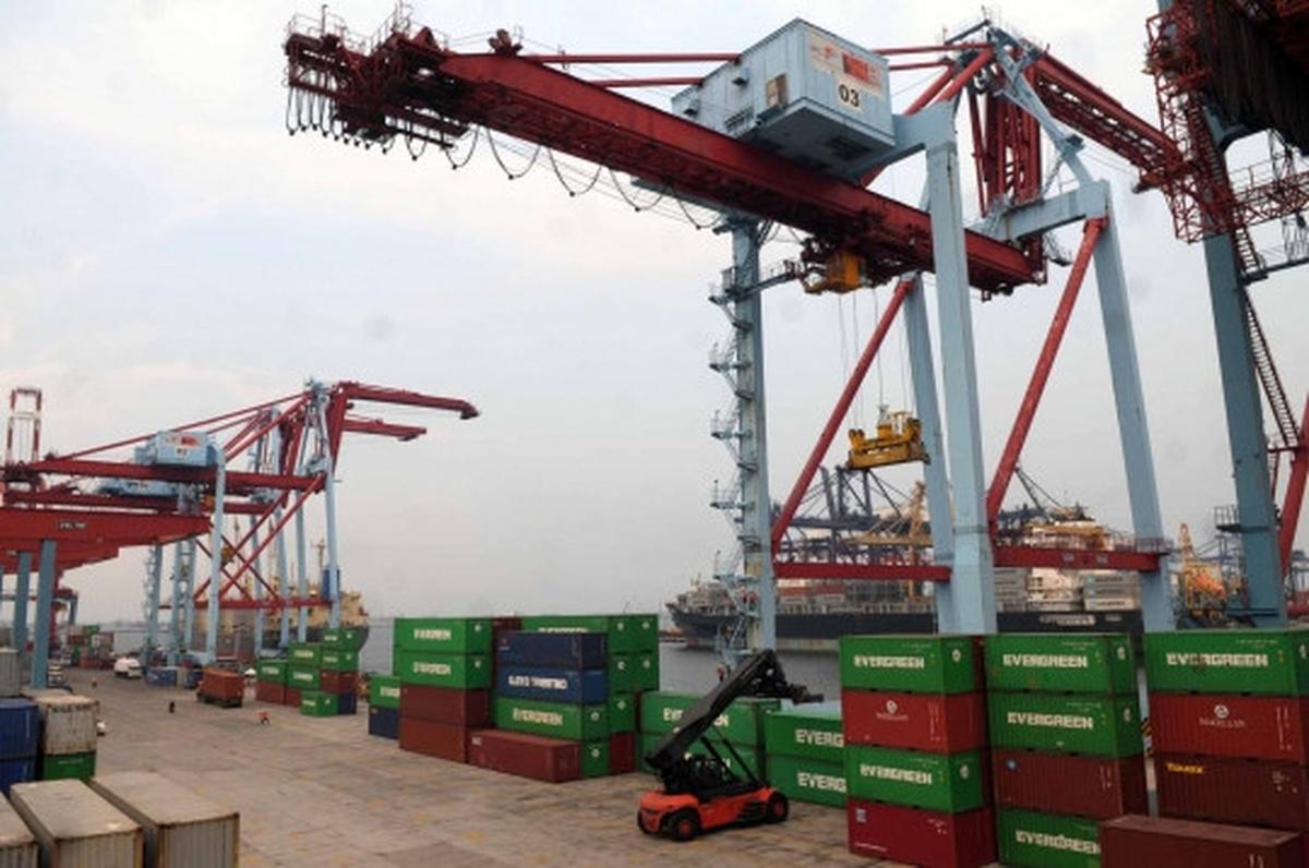Memantau aktivitas dwelling time di Pelabuhan Tanjung Priok