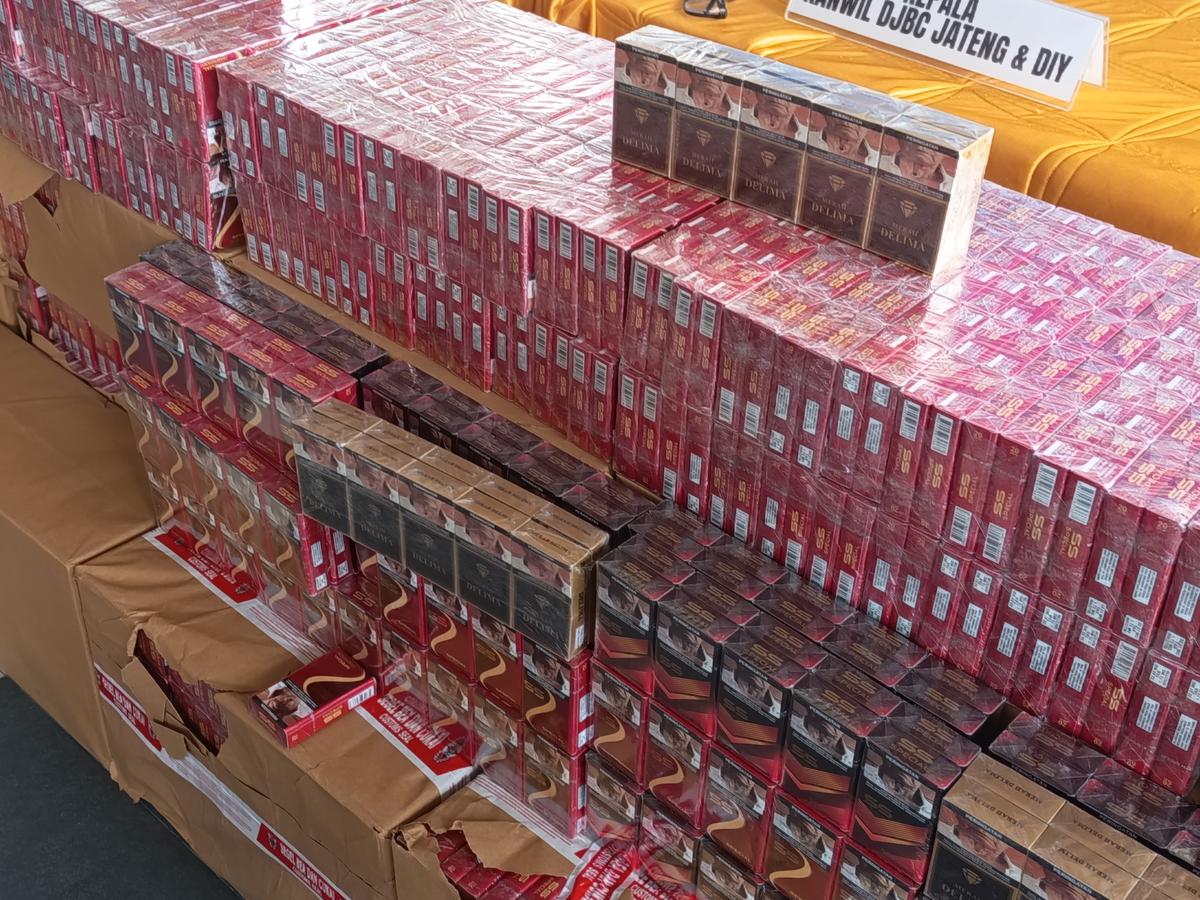 Bea Cukai bongkar penyelundupan rokok ilegal di Semarang. (Istimewa).