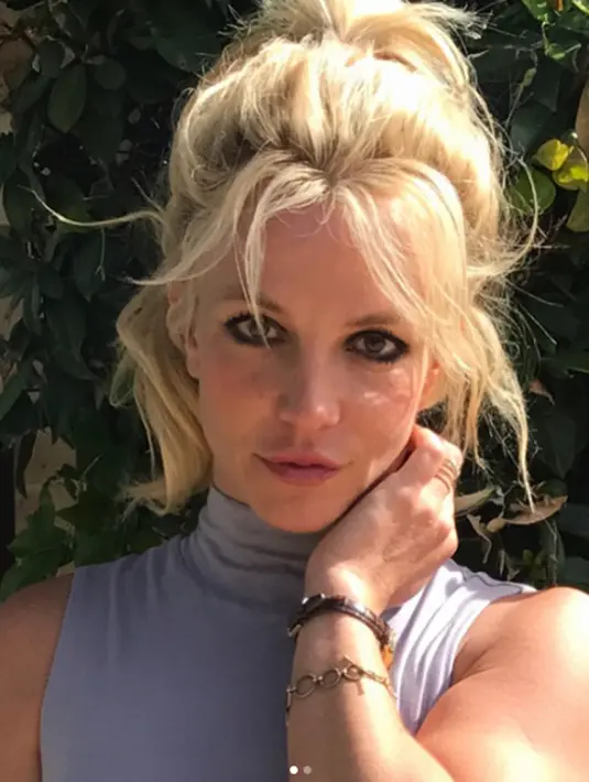 “Aku senang kamu mengajukan pertanyaan ini, karena ini lucu menurutku. Banyak yang mengatakan aku bernyayi tidak secara langsung (lipsync),” ucap Britney. (Instagram/britneyspears)