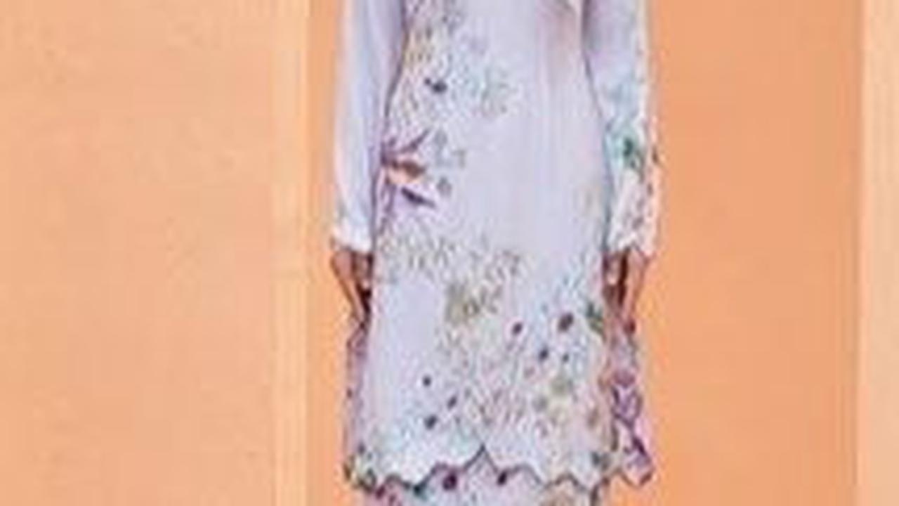 <b>Baju Kurung Bermotif</b>