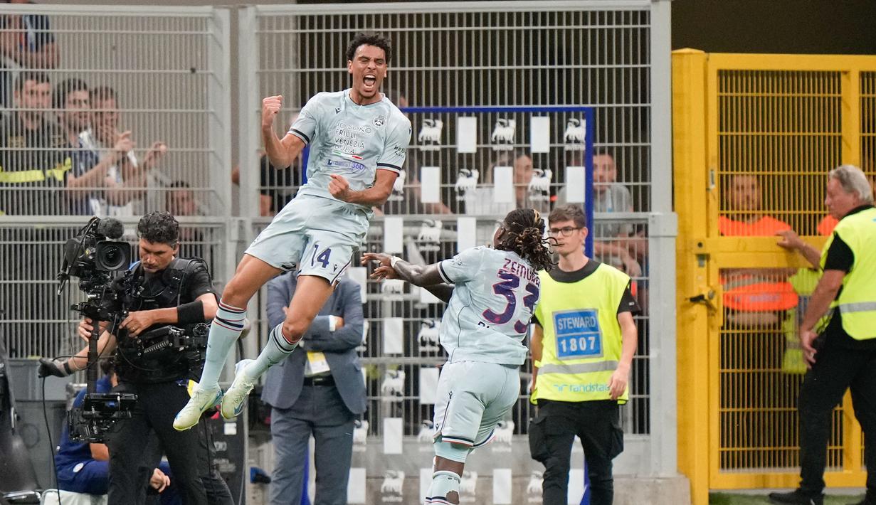 Nerazzurri sempat memimpin terlebih dahulu namun justru harus menelan pil pahit. Keunggulan awal malah berbalik menjadi kekalahan di hadapan suporter sendiri. (AP Photo/Luca Bruno)