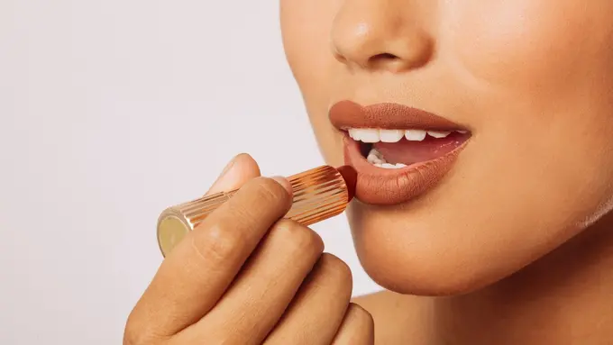 Rekomendasi warna lipstik untuk Kulit Gelap (Foto/Sumber: Freepik)