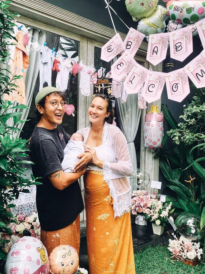 [Fimela] Nadine Chandrawinata dan Dimas Anggara