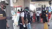 Lawan Covid-19 di Zona Merah, FKDM Jakbar Semprot Disinfektan di 8 Kecamatan