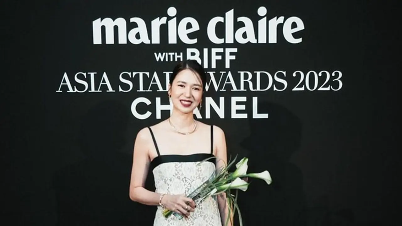 7 Potret Laura Basuki Raih Penghargaan di BIFF 2023, Ungkap Rasa Bangga