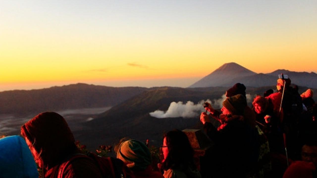 Ramai-ramai abadikan keindahan panorama Bromo yang eksotis