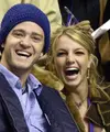 Justin Timberlake dan Britney Spears pada 2002. (AP Photo/Chris Gardner, File)