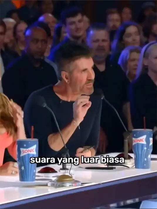 "Karena kamu melihatnya dari arah yg berbeda. Banyak pelajaran yg saya dapat, terima kasih Putri. Bangga bgt sm km !!! Dan terima kasih sudah membawa nama Indonesia," tutup Baim. [Instagram/baimwong]