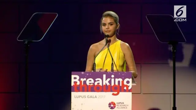 Selena Gomez berbagi cerita perjuangannya menghadapi penyakit lupus di acara kampanye bahaya penyakit lupus.