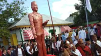 Mendagri Tjahjo Kumolo menyatakan, setiap tempat persinggahan Sukarno di Tanah Air akan dibangun monumen patung Bung Karno disertai lambang burung Garuda Pancasila. (Liputan6.com/Ola Keda)