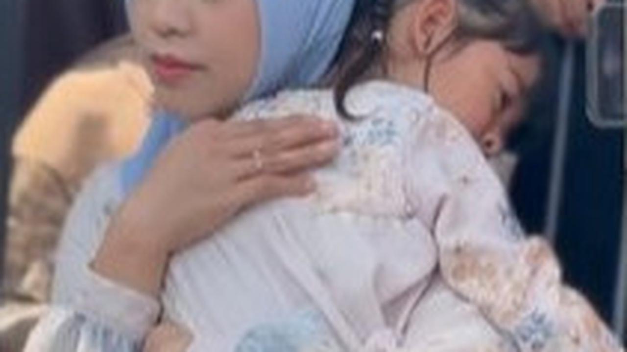 8 Potret Ria Ricis Ajarkan Makna Berbagi Lewat Kurban Kepada Moana: Jangan Takut Kehabisan Harta