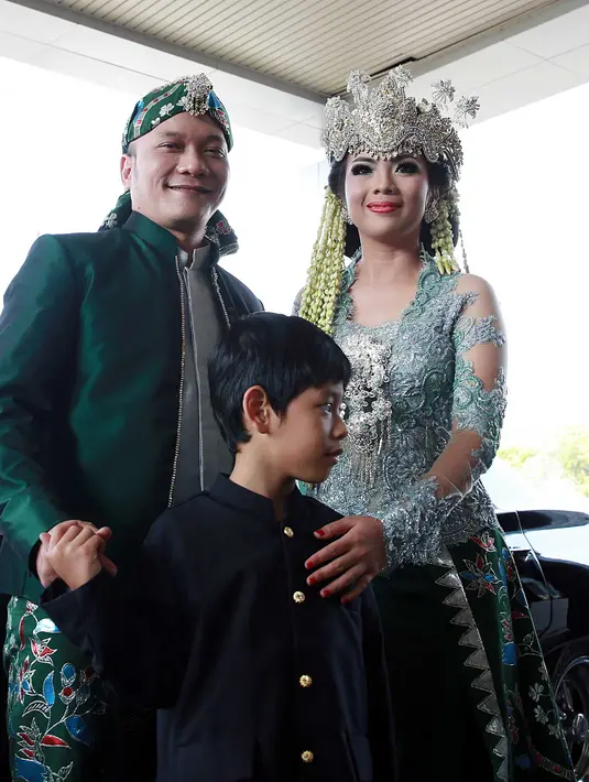 Iwa Kusuma dan  Wikan Resminingtyas. Menikah pada Minggu, 31 Mei 2015 di Universitas Terbuka Convention Centre (UTCC) Pamulang, Tangerang Selatan. (Deki Prayoga/Bintang.com)