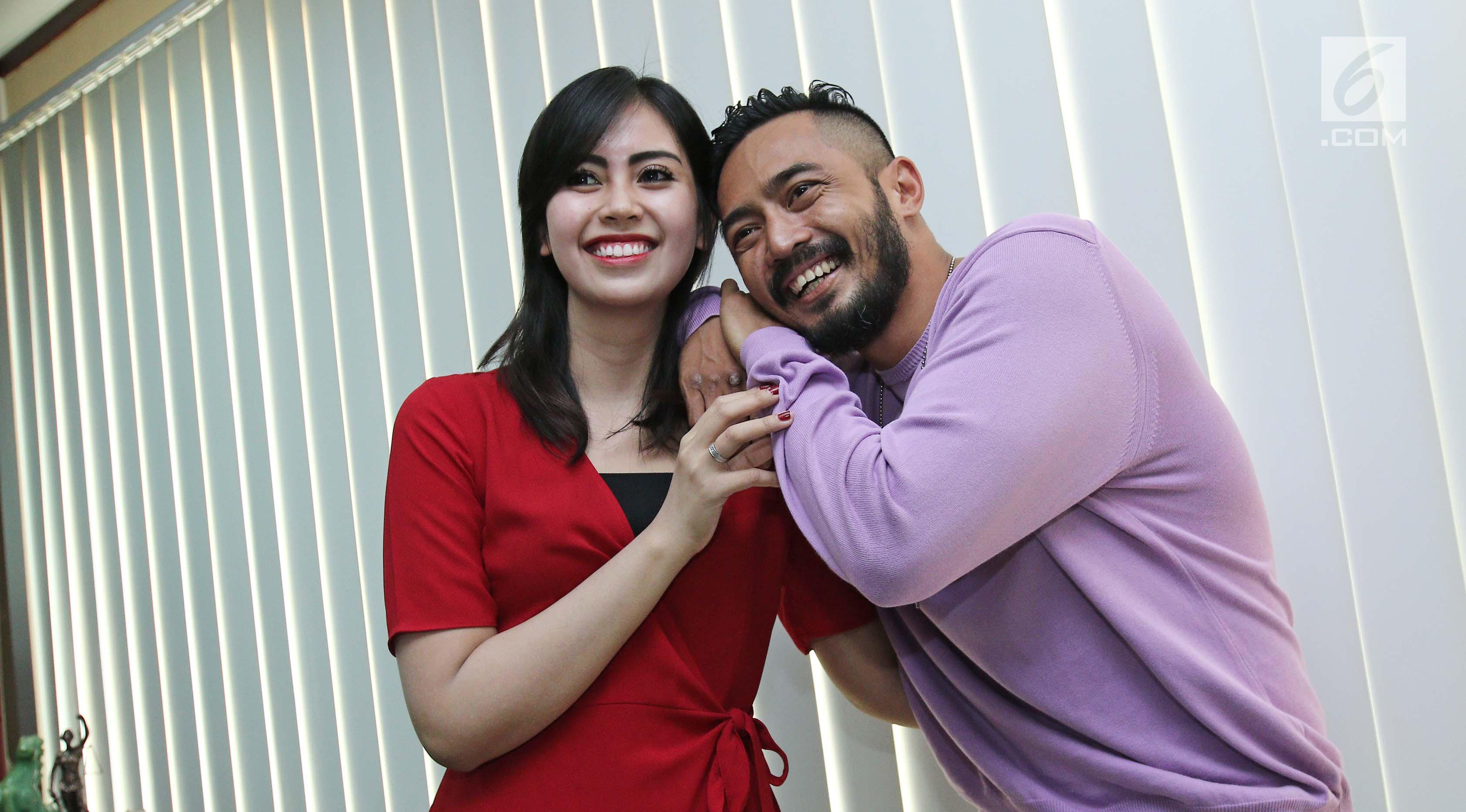 Yama Carlos dan Arfita Dwi Putri. (Liputan6.com/Herman Zakharia)
