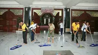 Polisi se-Jawa Timur Bersih-Bersih di Area Publik
