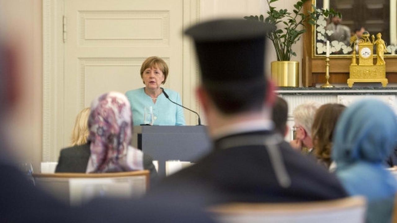 Keakraban Angela Merkel hadiri buka puasa bersama muslim Jerman