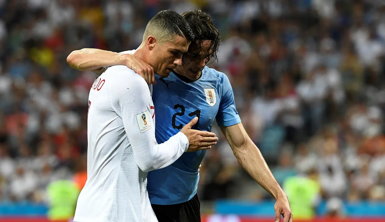 Atas dasar itulah, Edinson Cavani sebagai pewaris terakhir nomor punggung 7 dalam skuat Manchester United terkini merasa legowo menyerahkan kembali nomor tersebut kepada Cristiano Ronaldo yang dinilai lebih pantas dan berhak menggunakannya. (Foto: AFP/Jonathan Nackstrand)