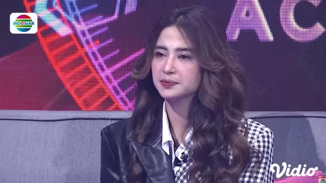 Dewi Perssik pun memuji suara Reza Hidayat. Dewi Perssik pun memberikan masukan buat Reza untuk olahraga agar napasnya lebih panjang.<br>