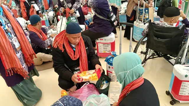 Riuhnya Jemaah Haji Bongkar Lagi Koper di Bandara Jeddah Sebelum Pulang ke Indonesia