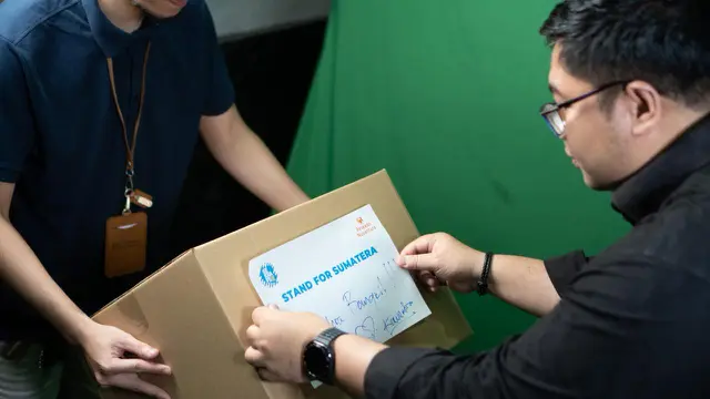 Aksi kemanusiaan bertajuk 'Stand for Sumatera' sebagai kepedulian pelaku ekonomi kreatif Indonesia terhadap masyarakat terdampak bencana Sumatera.