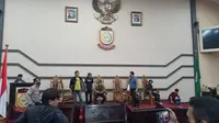 DPRD Makassar diacak-acak oleh pengunjuk rasa (Fauzan/Liputan6.com)