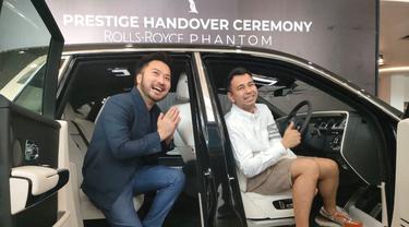 Raffi Ahmad membeli mobil mewah Rolls Royce Phantom seharga Rp 20 miliar