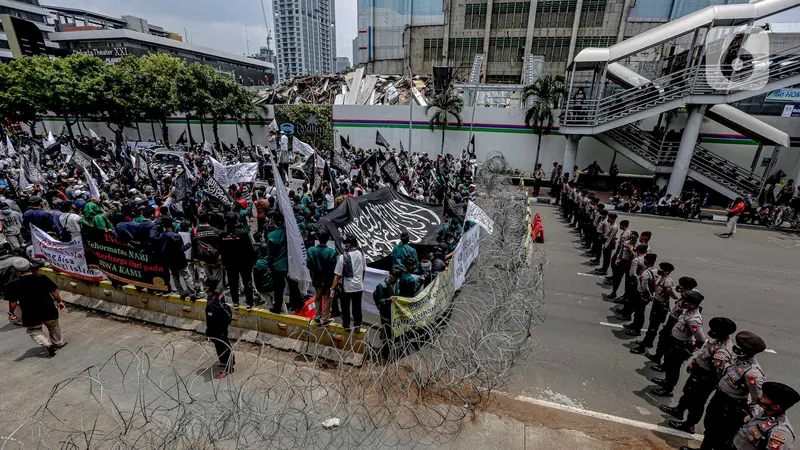 Kecam Presiden Emmanuel Macron, Massa Gelar Aksi di Kawasan Sarinah