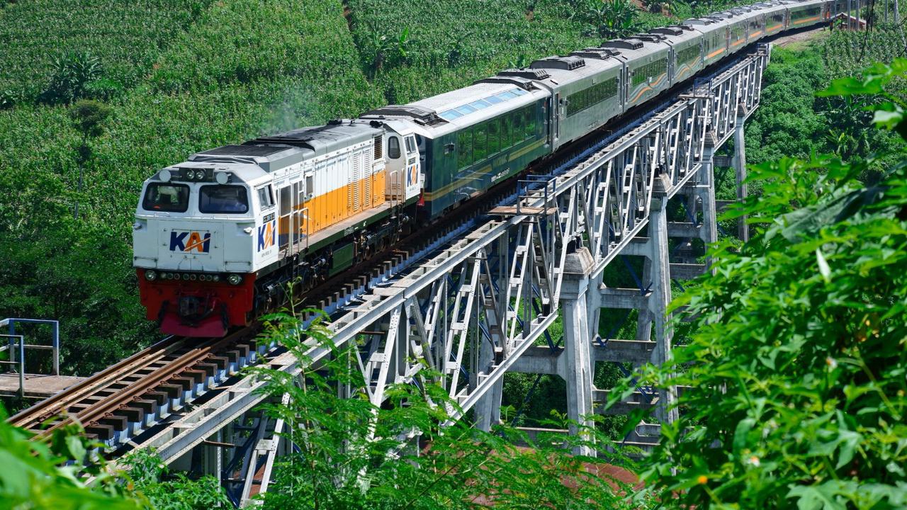 11.819 Penumpang Liburan Naik Kereta Panoramic Selama Nataru