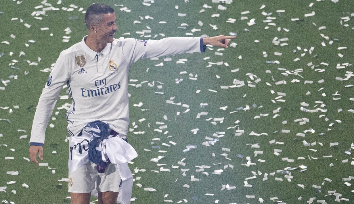 Striker - Cristiano Ronaldo (Portugal) - Real Madrid. (AFP/Curto De La Torre)