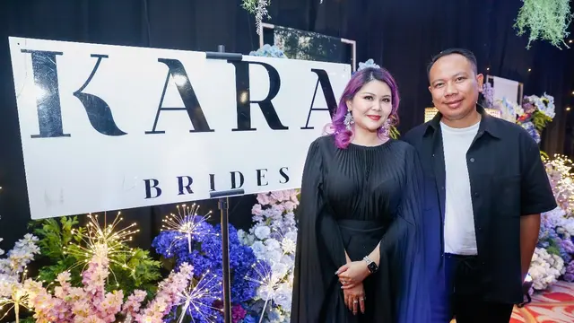 Vicky Prasetyo bersama desainer Dita Celine