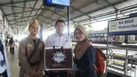 Semarak Hari Pahlawan di Berbagai Stasiun Kereta, Petugas Berkostum bak Pejuang Kemerdekaan