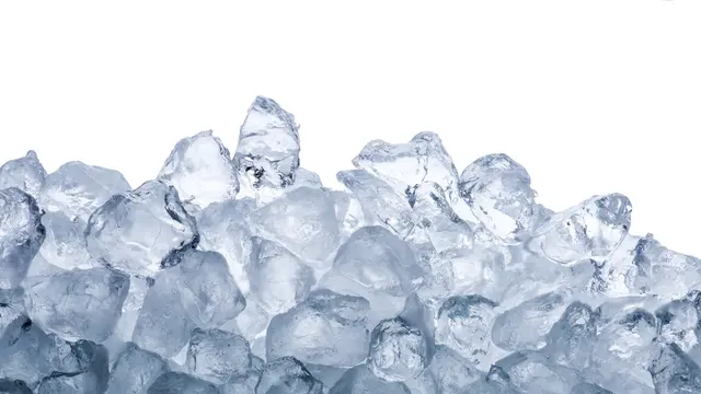 [Bintang] Ini Bedanya Es Batu yang Terbuat dari Air Mentah dan Air Matang