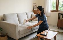 9 Cara Membersihkan Sofa Kain tanpa Membuatnya Lembap Terlalu Lama, Perhatikan Pengeringan