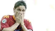 Reaksi kapten AS Roma, Francesco Totti di laga lawan Napoli yang berlangsung di Olimpico Stadium, 4 Oktober 2009. Dua gol Totti membuat Roma unggul 2-1. AFP PHOTO / Filippo MONTEFORTE 