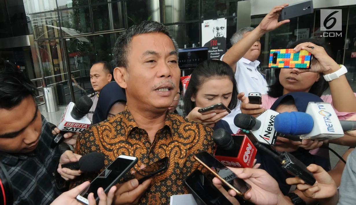 Ketua DPRD DKI Jakarta, Prasetyo Edi Marsudi memberikan keterangan sebelum meninggalkan Gedung KPK, Rabu (23/1). Kedatangan Prasetyo Edi Marsudi untuk menyerahkan laporan harta kekayaan penyelenggara negara (LHKPN). (Merdeka.com/Dwi Narwoko)